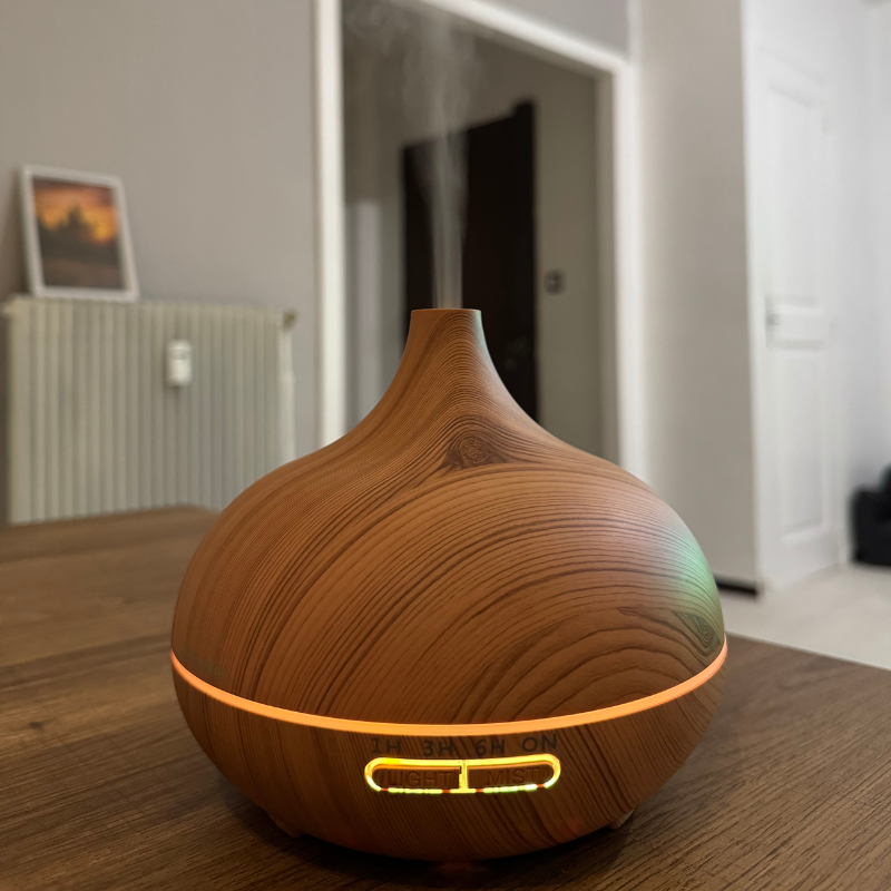 Diffuseur d’Huiles Essentielles BrumiZen™ – Bois Clair 500ml | Lumière LED & Télécommande